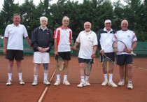 1. Herren 65 im Sommer 2011 (von links): Claus Stepanek, Ghanie Ghaussy, Karl-Heinz Prasdorf, Wolfgang Arndt, Gerhard Mumme, Hans-Ulrich Fuhrmann Es Fehlen: Klaus Homann, Gerd Mucha, Aloysius Reiß